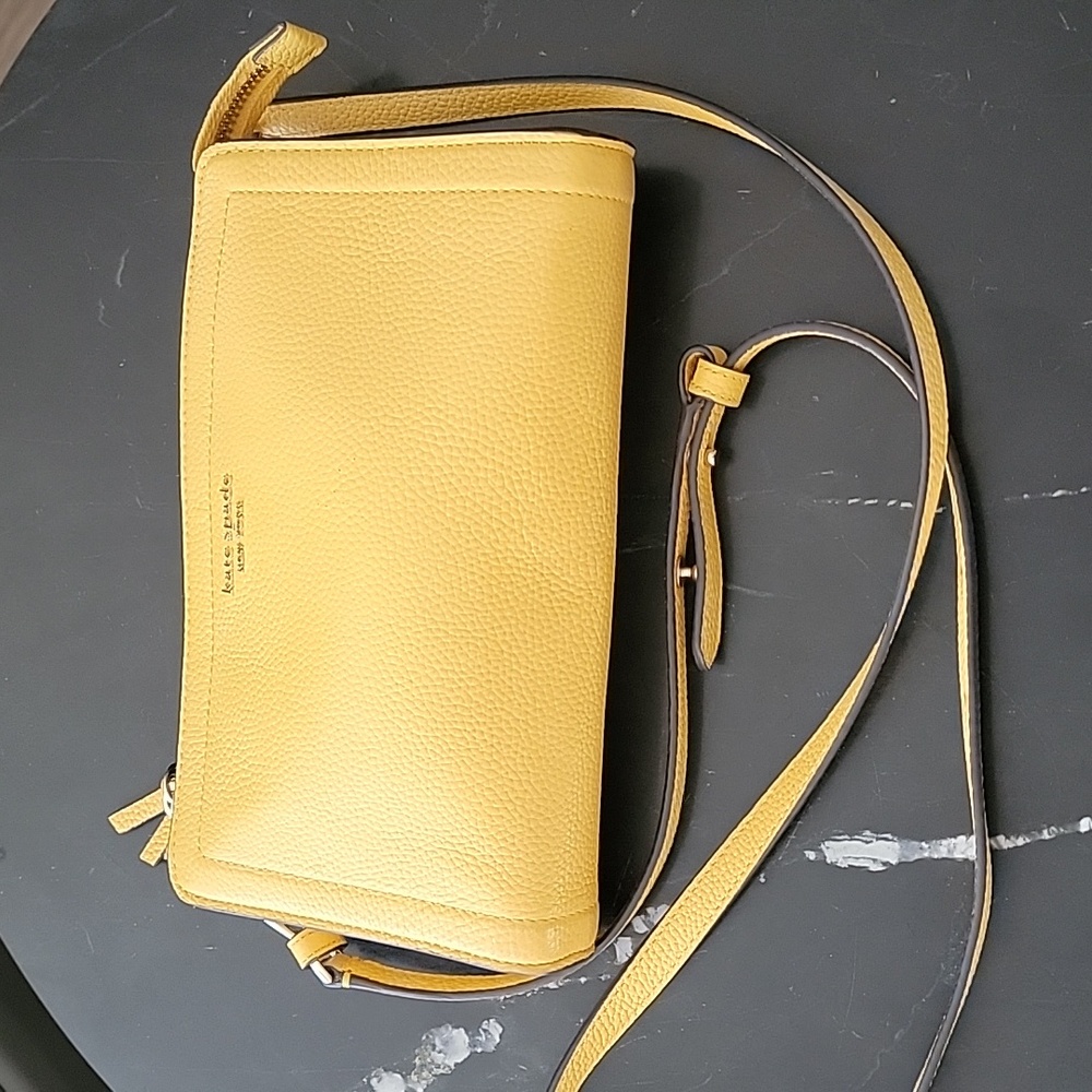 Super Cute Kate Spade ♠️ Knott Pebbled Leather Small Crossbody